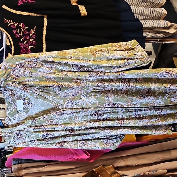 Bohemian Tops Collection Size Small - Picture 5 of 9